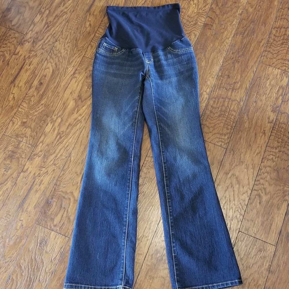 Dark wash maternity jeans (fits like small)